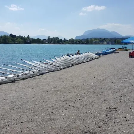 Waldschloessl Latschach ober dem Faakersee