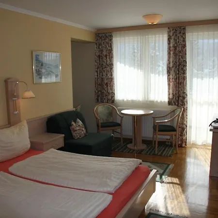 Waldschloessl Latschach ober dem Faakersee