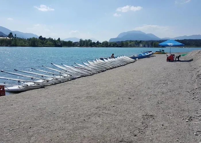 Waldschloessl Latschach ober dem Faakersee