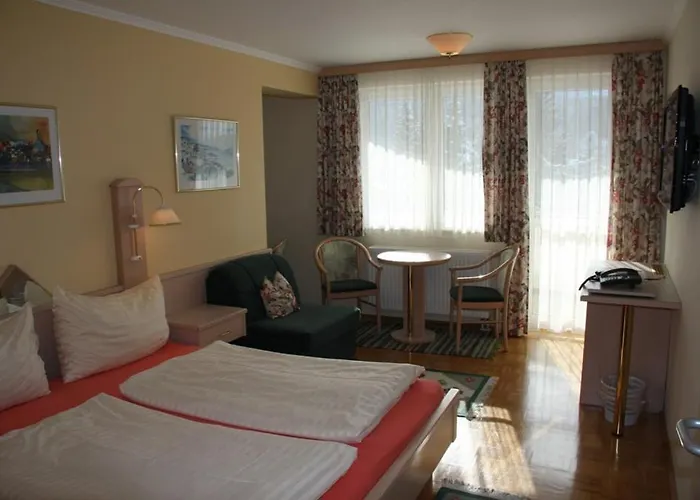 Waldschloessl Latschach ober dem Faakersee